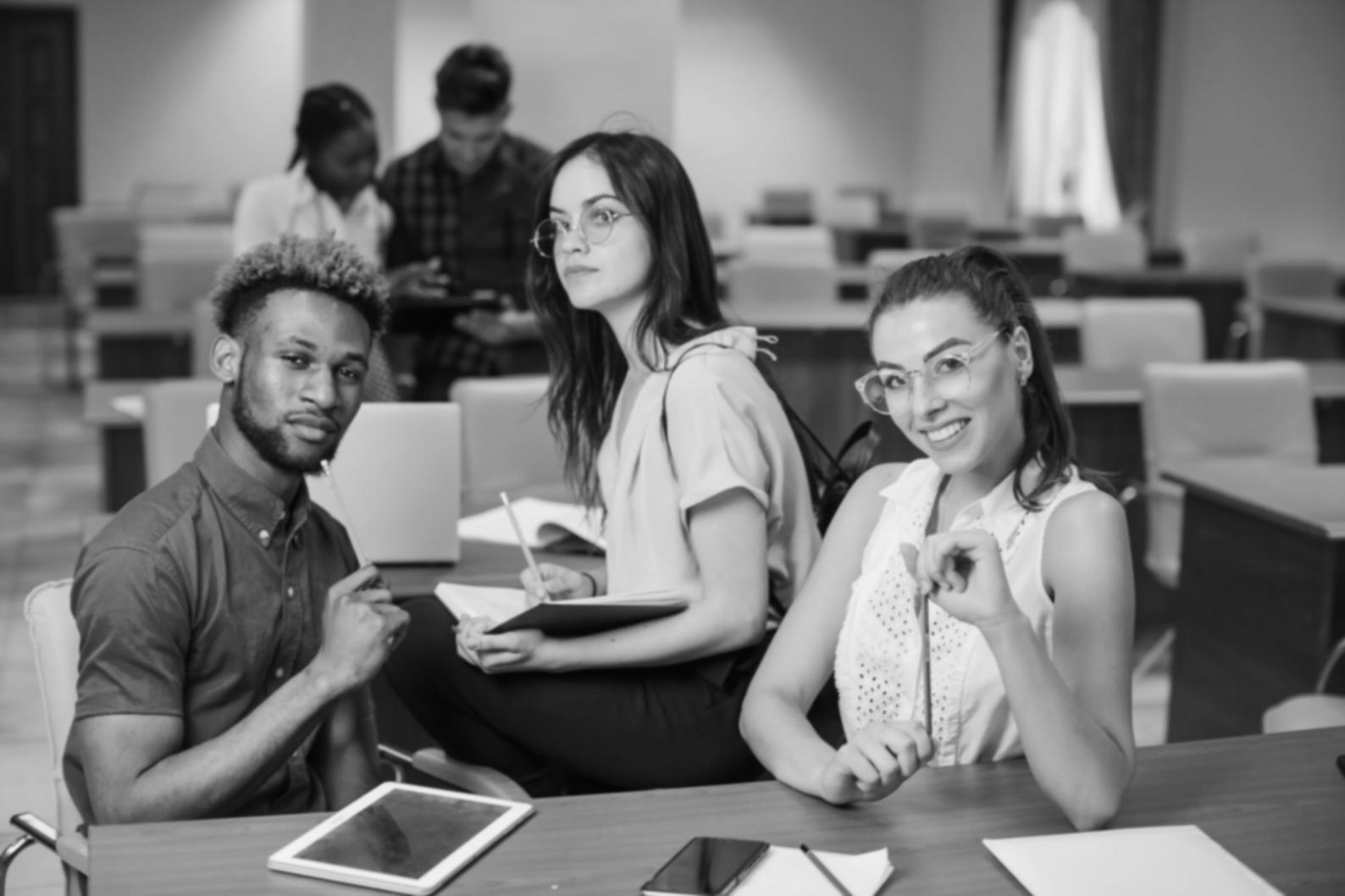 Environnement d'apprentissage collaboratif avec expert financier